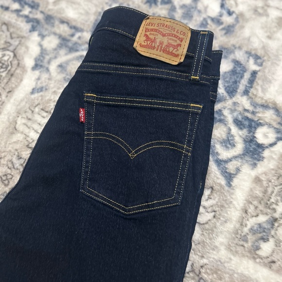 Levi’s 724 High Rise Straight Women's Dark Blue Jeans - Picture 6 of 7